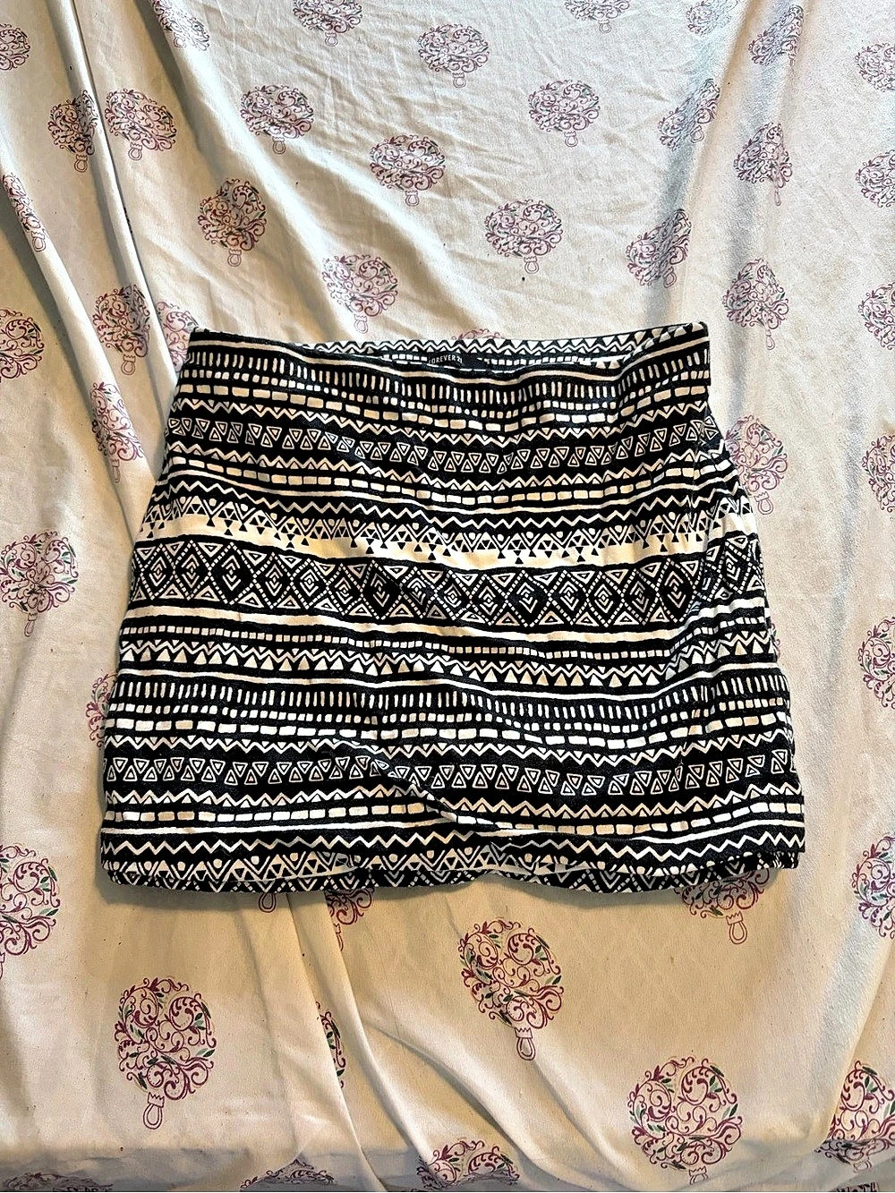 Forever 21 Geometric Mini Skirt in Black & White Size medium